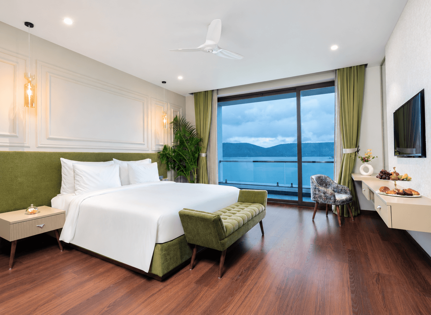 Serene Green Hotel Suite by the Sea