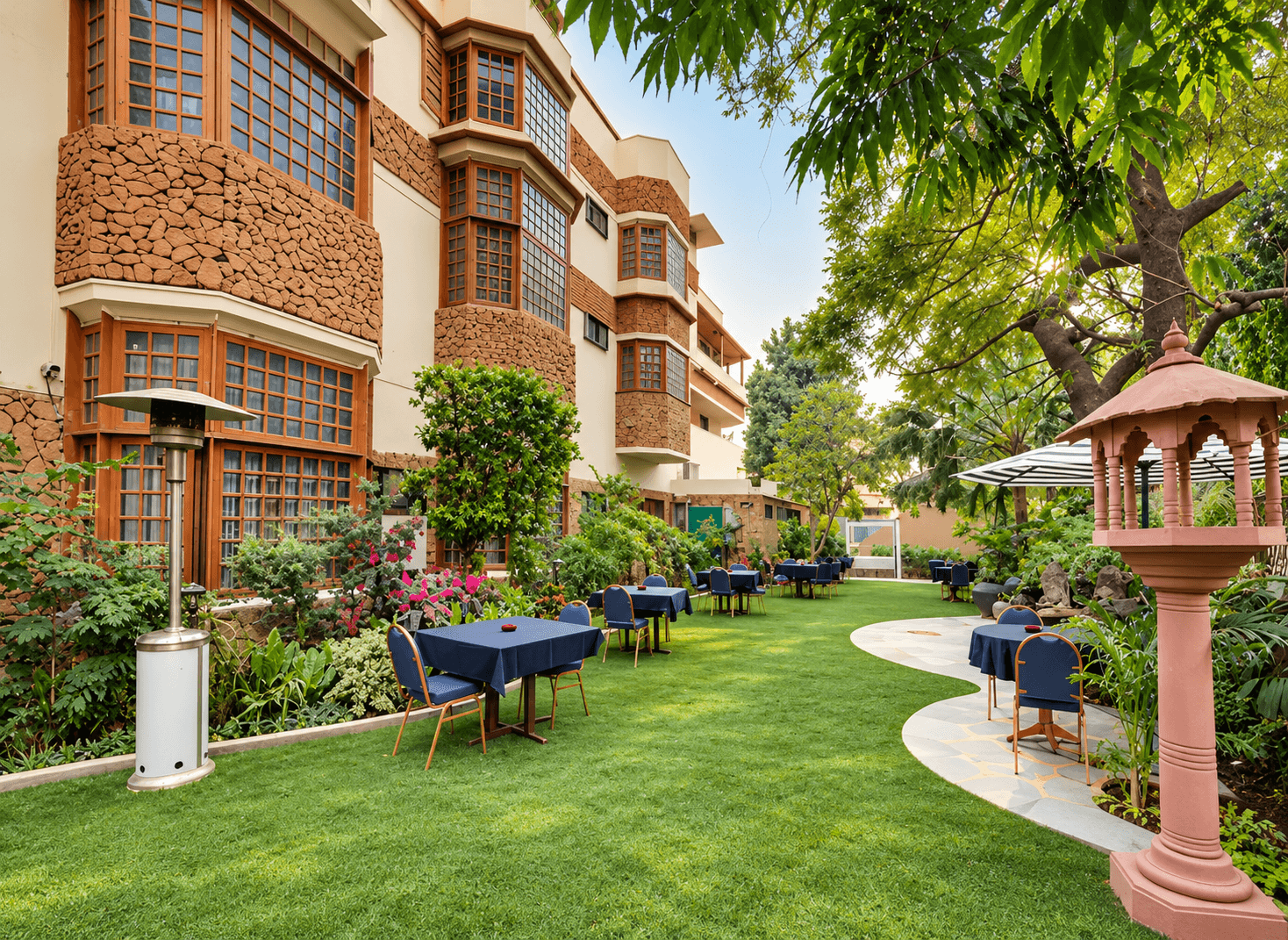 Upscale Garden Dining Courtyard